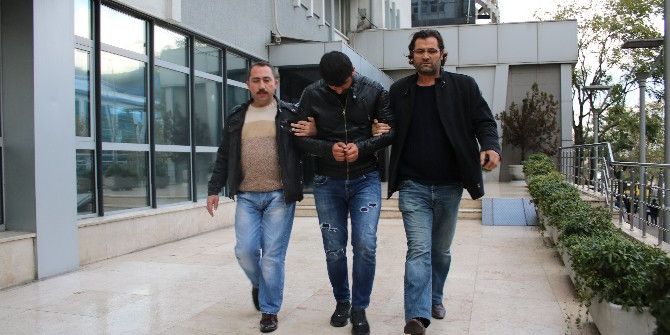 Yaşlı Çiftin Çantasını Kapkaç Yapan Zanlı Kameraya Böyle Yakalandı