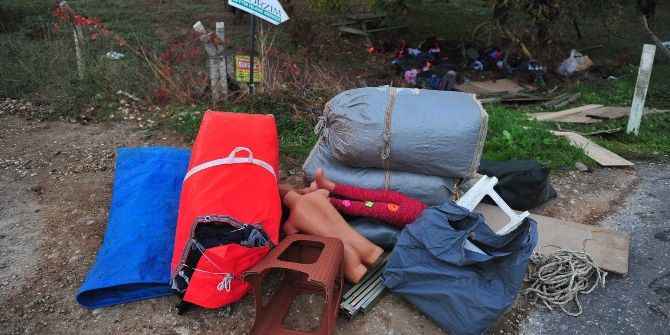 Minibüs İle Otomobil Kafa Kafaya Çarpıştı: 1’i Ağır 3 Yaralı