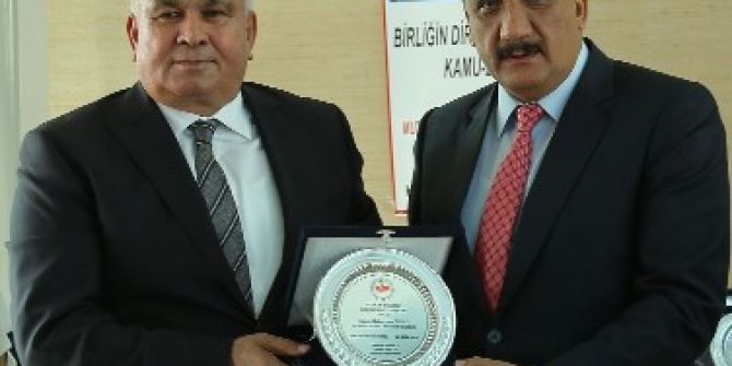 Başkan Tollu’ya, Kamu-der’den ‘En Başarılı İlçe Belediye Başkanı’ Ödülü