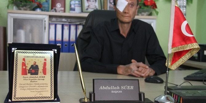 Cumhurbaşkanlığı’ndan Engelli Başkana Plaket