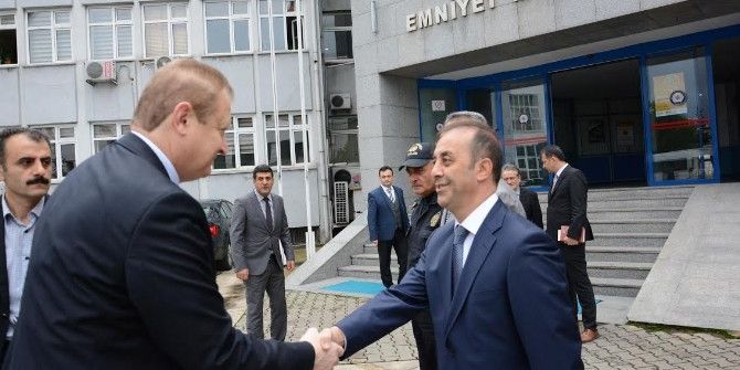 Vali Yavuz, Yeni Emniyet Müdürü Arıkan’ı Makamında Ziyaret Ederek İlk Asayiş Toplantısını Yaptı