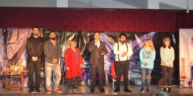 Sason’da Madde Bağımlılığı Konulu Tiyatro Oyunu Sahnelendi