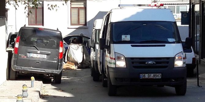 Fatih’te Kağıt Toplama Arabasının İçinde Erkek Cesedi Bulundu