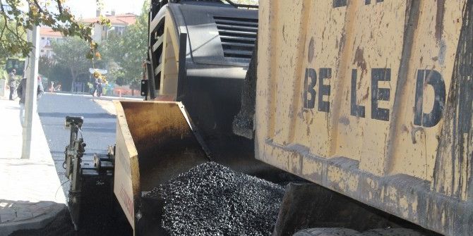 Yol Ve Kaldırım Çalışmaları Devam Ediyor