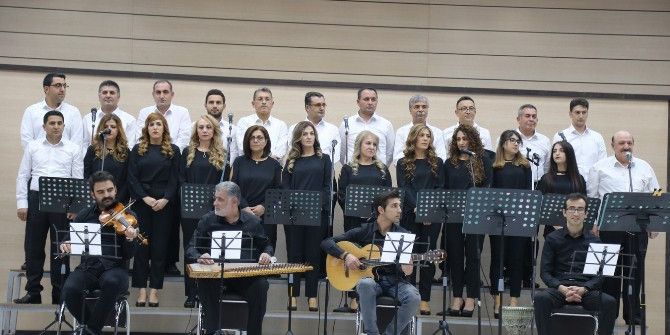 Türk Sanat Müziği Korosu Göz Doldurdu