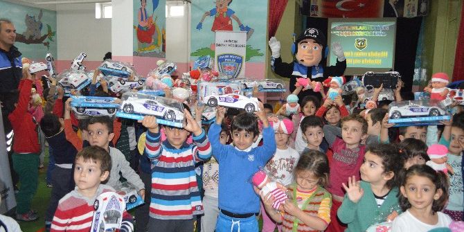 Erzincan Emniyetinden Çocuklara Kanka Ziyareti