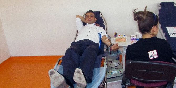 Öğretmen Ve Öğrenci Velileri Kan Bağışında Bulundu