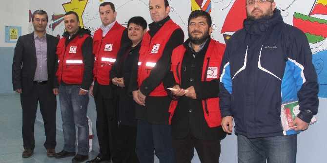 Türk Kızılayı Bozkurt Şubesi Öğrencilere Kalem Dağıttı