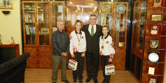 Kesimoğlu Şampiyonları Tebrik Etti