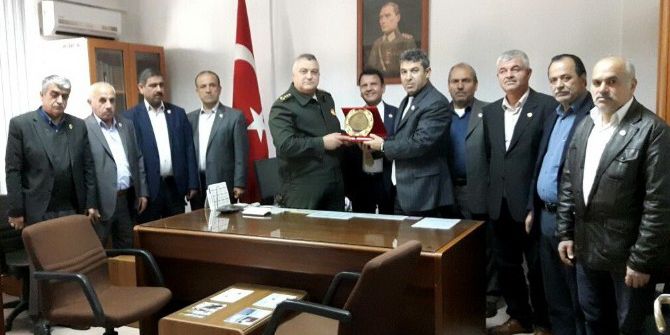 Muhtarlardan Askerlik Şube Başkanına Teşekkür Plaketi