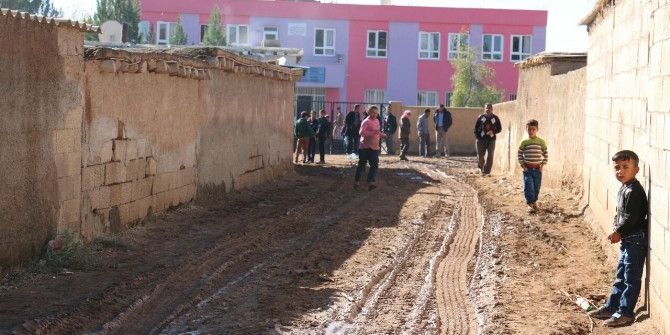 Öğrencilerin Ayağına Artık Çamur Bulaşmayacak