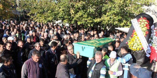 Çöp Kamyonunun Presine Sıkışan İşçi Hayatını Kaybetti