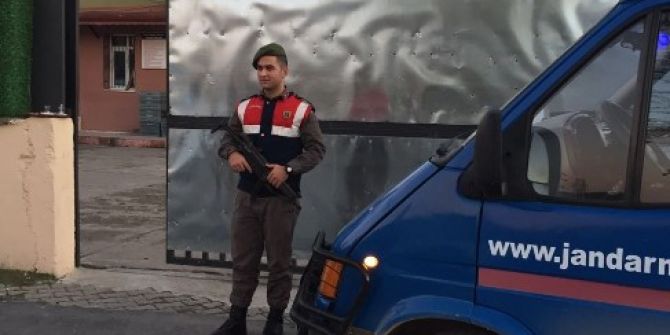 Aranması Bulunan 8 Kişiden 3’ü Tutuklandı