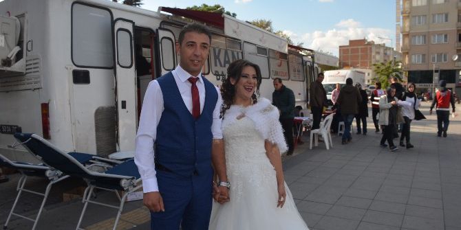 Gelin Ve Damat Nikah Masasından Kalkıp Kan Vermeye Koştu...