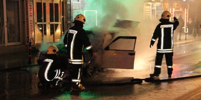 Seyir Halindeki Otomobil Yandı