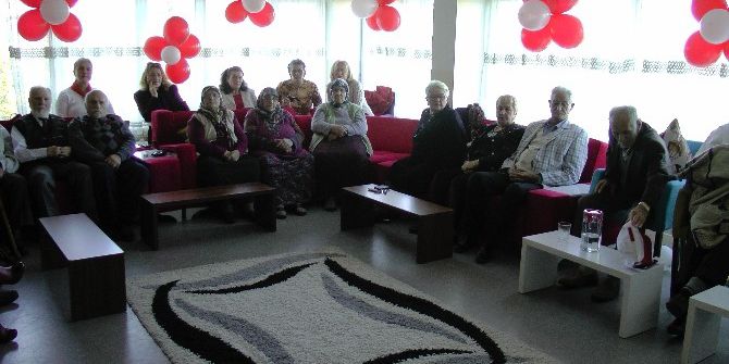 Yaşlılar Kendi Besteledikleri Şiirlerle Kızılay’ı Anlattılar