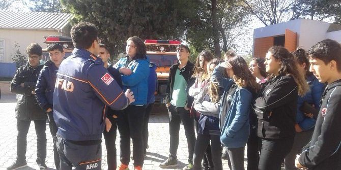 Öğrencilere Meydana Gelebilecek Olaylarda Kullanılan Araçlar Tanıtıldı