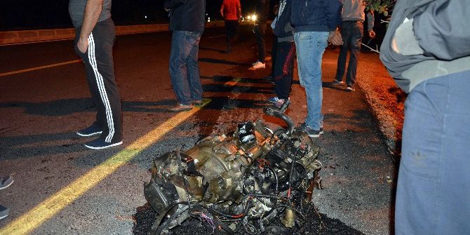 Kaza Yapan Aracın Motoru 100 Metre İleriye Fırladı