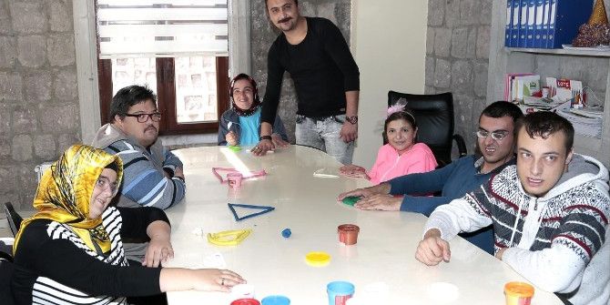 Özel İnsanlar Hayallerini Geliştiriyor