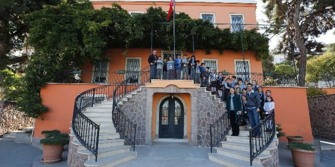 Konak’ta Çocuklar Müze Müze Gezerek Tarihini Öğreniyor
