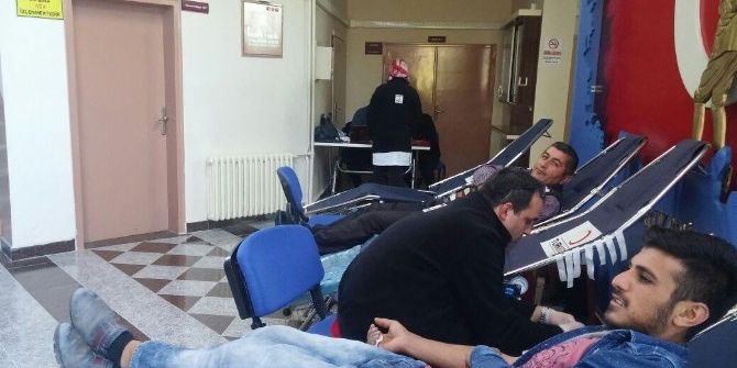 Üniversite Öğrencileri Kan Bağışında Bulundu