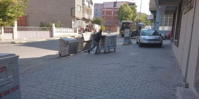 Soma Belediyesi Çöp Konteynırlarını Yeniliyor