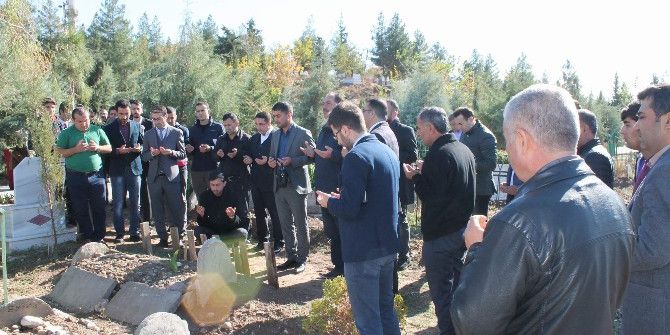 Öldürülen Avukat Mezarı Başında Anıldı