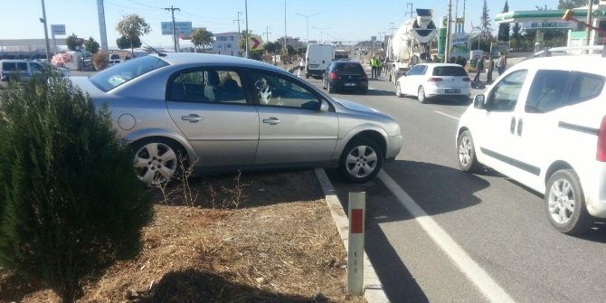 Otomobil Refüje Çıktı: 1 Yaralı