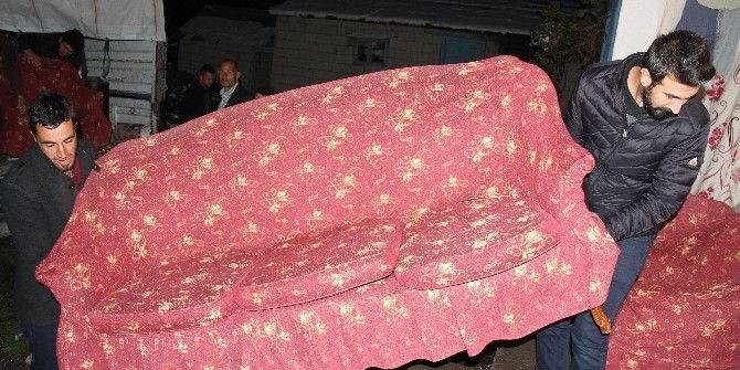 Ak Parti Gençliği Halkın Derdine Derman Oluyor