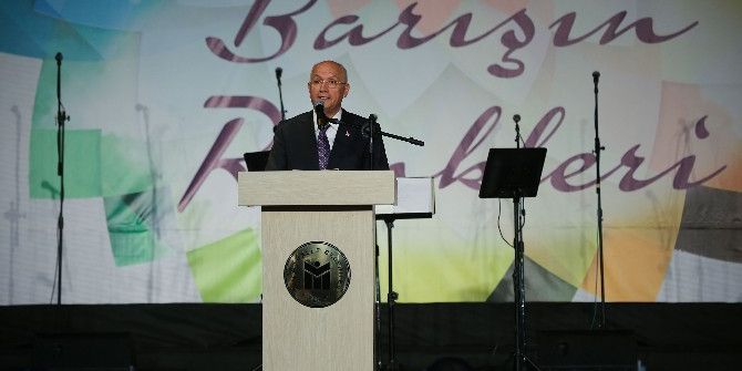 Medeniyetler Korosu Ve Sunay Akın Büyüledi