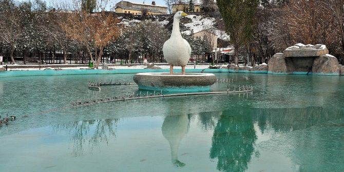 Kars Buz Kesti, Kentte Süs Havuzları Dondu