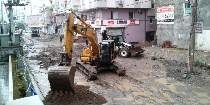 Cizre’de ‘Sokak Sağlıklaştırılması’ Projesi Başlatıldı