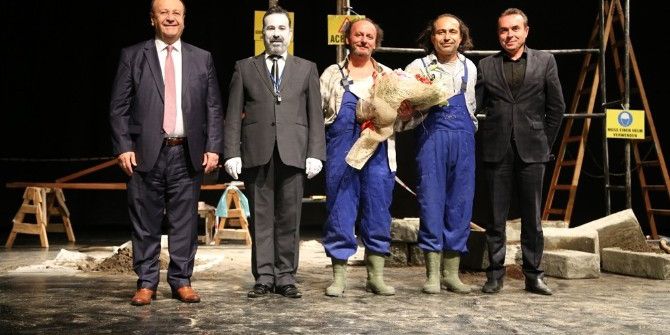 Efeler Belediyesi’nin Yeni Sezon Tiyatro Etkinlikleri Başladı