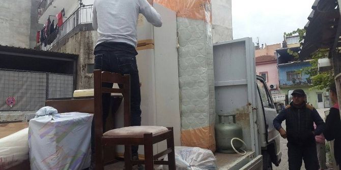 Gönüllü Gençlerden Sevindiren Yardım