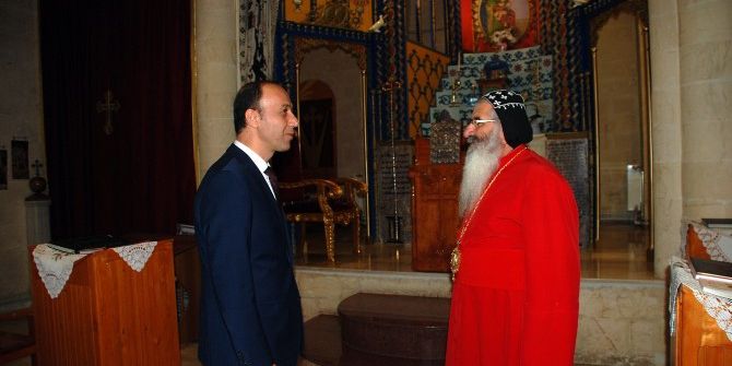 Vali Erin Süryani Kadim Kilisesini Gezdi