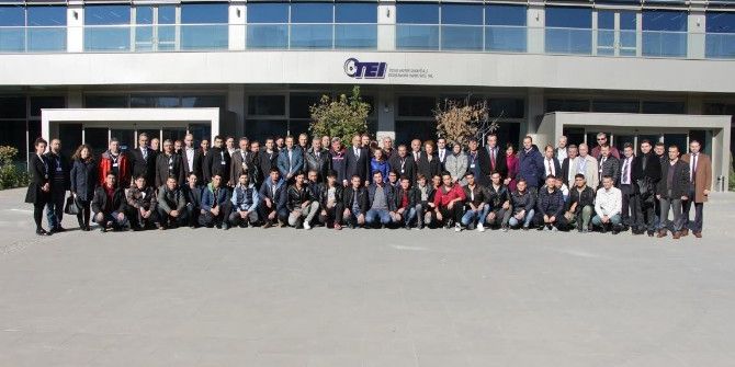 Uçak Bakımcılar Uçak Motor Fabrikasında