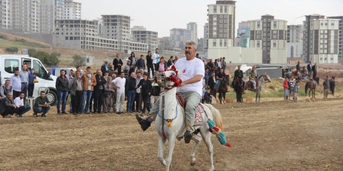 Rahvan Atları 15 Temmuz Şehitleri İçin Yarıştı