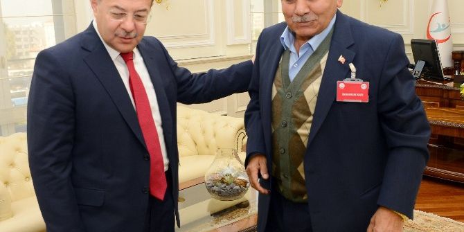 Bakan Akdağ Gurbetçi Vatandaşı Misafir Etti