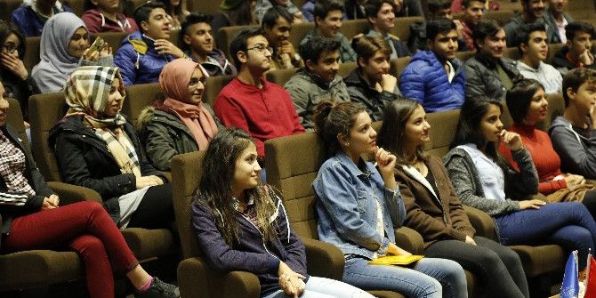 Üniversite Adayları Moral Depoladı