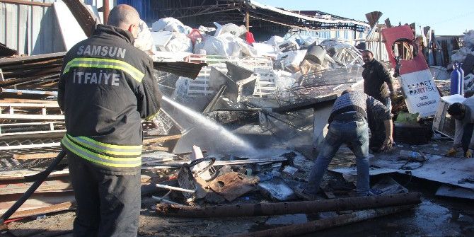 Bafra’da Hurdacı Arastasında Yangın