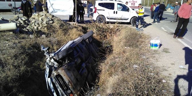 Pazarlar’da Trafik Kazası: 3 Yaralı