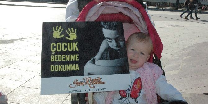 Ev Hanımları Çocukların Cinsel İstismarı İçin Eylem Yaptı