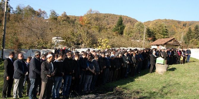 Yangında Ölen 3 Yaşındaki Kız Çocuğu Toprağa Verildi