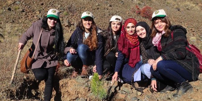 Üniversite Öğrencileri Bin 500 Fidanı Toprakla Buluşturdu