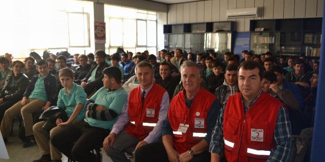 Öğrencilere Kızılay Semineri