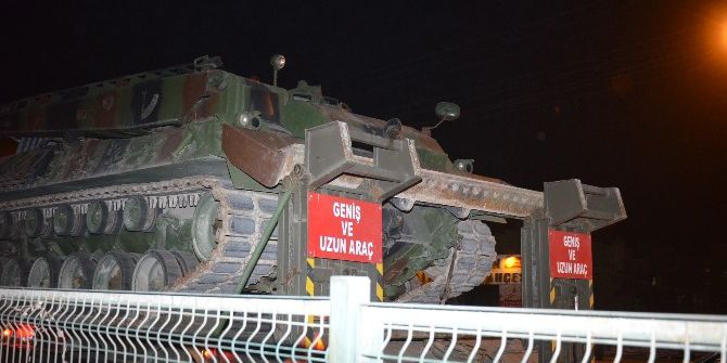 Barış Gücü Bünyesindeki Tank Ve Zırhlıların Silopi’ye Sevki Sürüyor