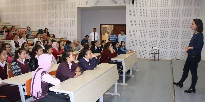 Liseli Öğrencilere Kampüs Tanıtım Turu Düzenlendi