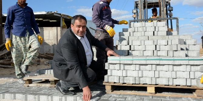Aksaray’da Köylerde Parke Taşı Döşeme Çalışmaları Sürüyor