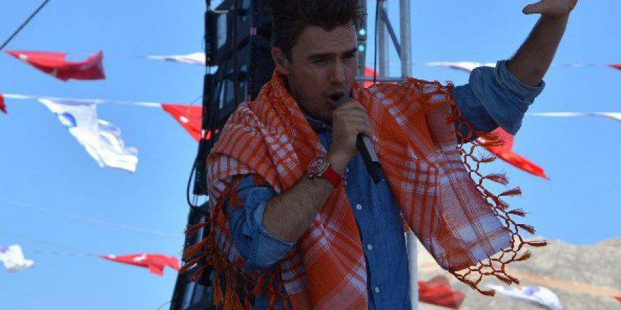 Mustafa Ceceli, 2 Bin 200 Metrede Konser Verdi