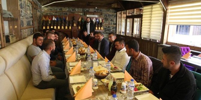 Başkan Tutal, Askere Gidecek Gençlerle Buluştu